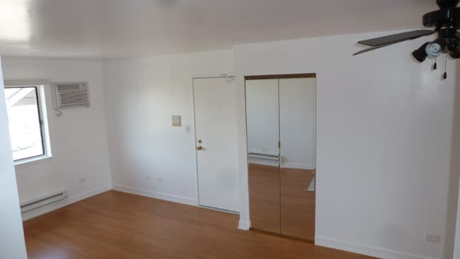 Foto del edificio - 1851 N Green Ln N