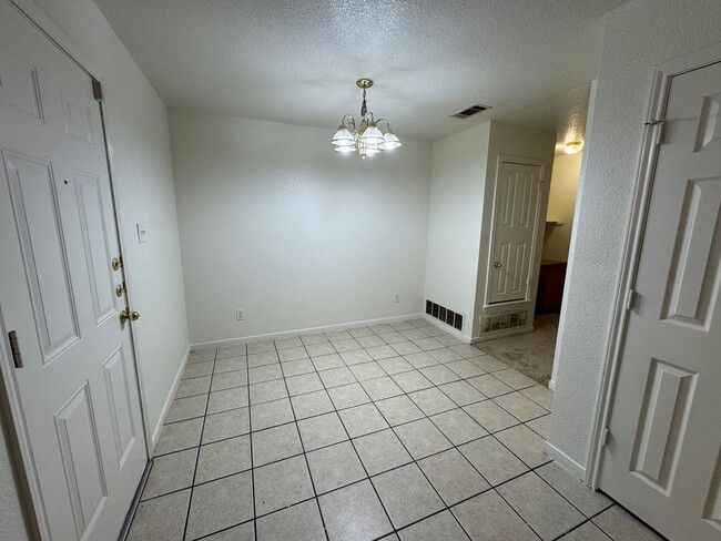 Foto del edificio - 311 Cedar Ridge Dr