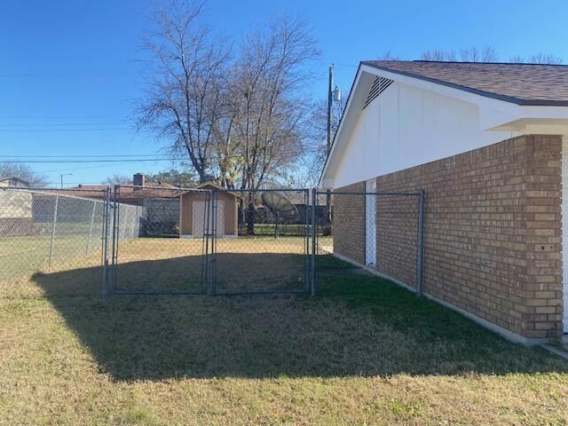 Building Photo - 2104 Beta Cir