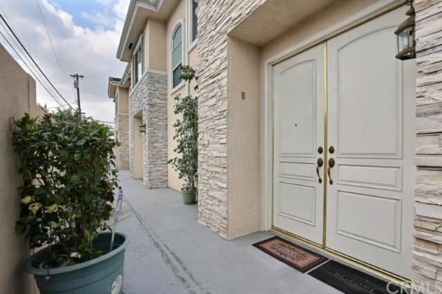Building Photo - 1118 W Huntington Dr