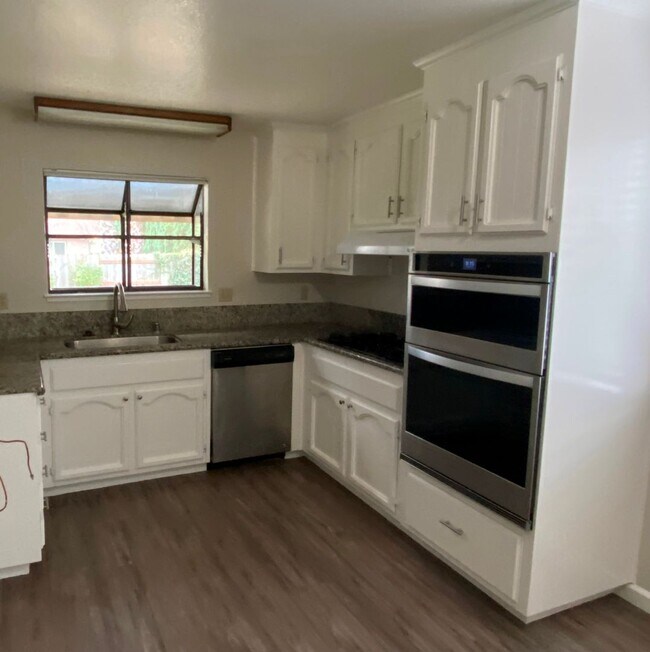 Foto del edificio - 130 Quietwood Dr