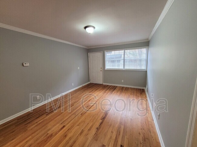 Building Photo - 3206 Mathieson Dr NE