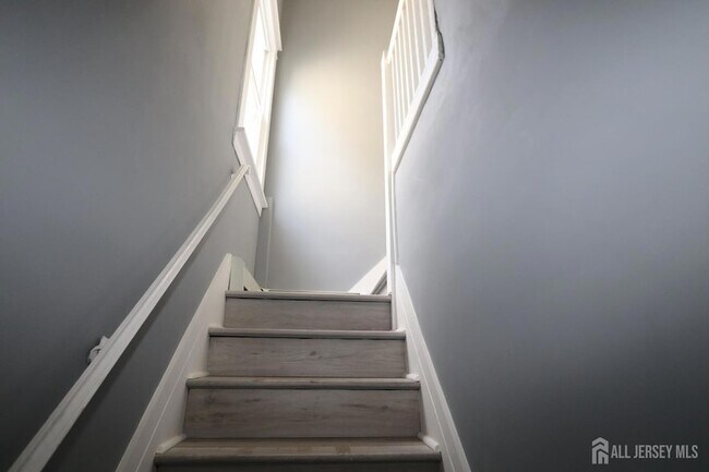 Foto del edificio - 324 Harper Pl