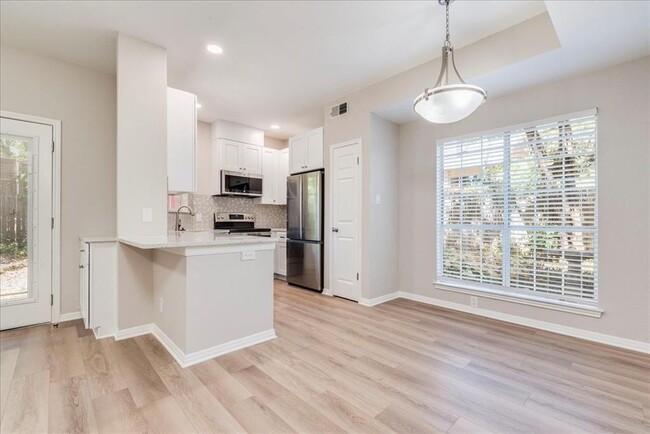 Building Photo - 3809 Spicewood Springs Rd