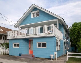 Building Photo - 1035 Bay Ave
