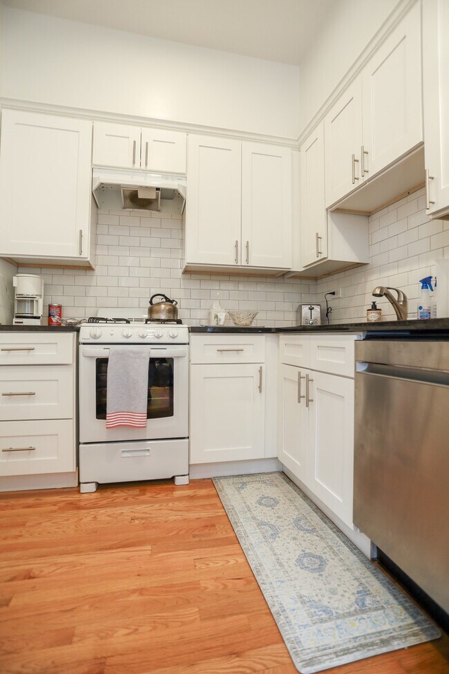 Building Photo - 1764 N Clark St