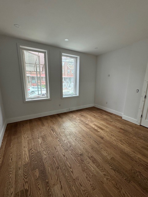 Building Photo - 275 E 55th St