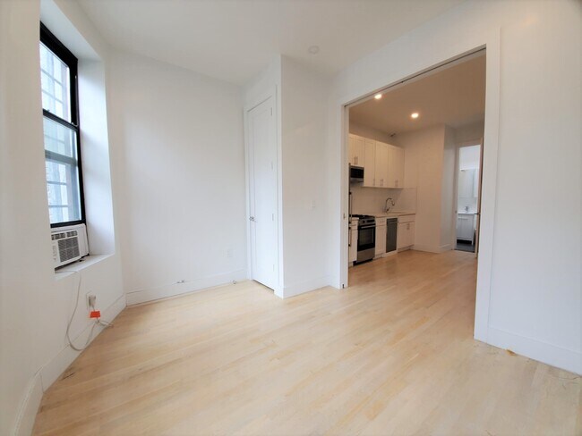 Foto del edificio - 220 W 122nd St