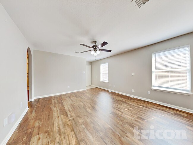 Foto del edificio - 8122 Hall View Dr