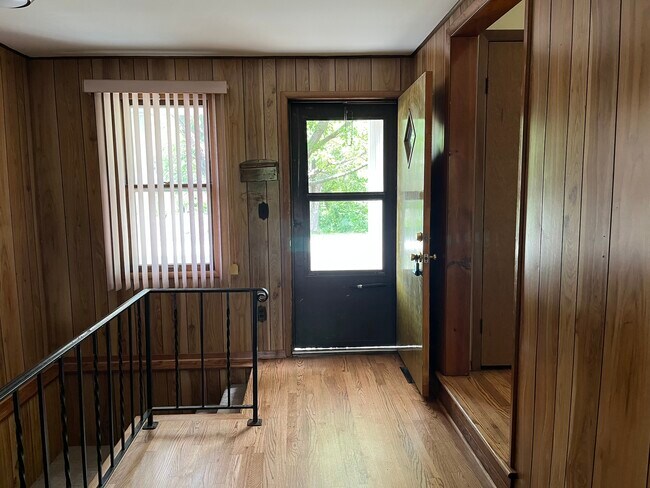 Foto del edificio - 1420 Monroe Ave