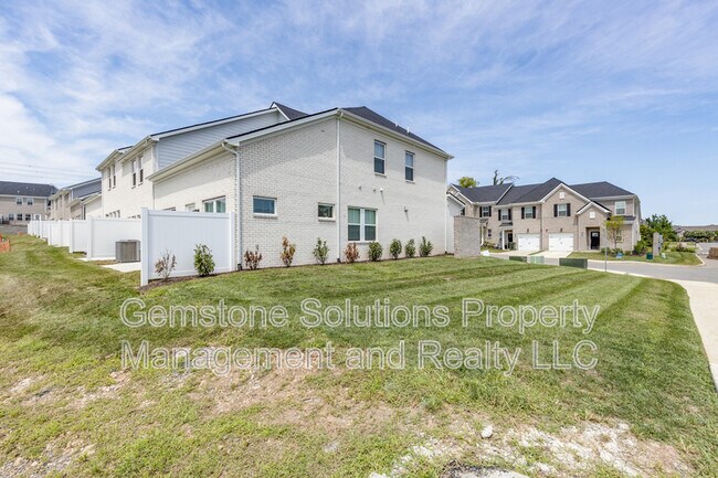 Building Photo - 204 Douglas Bend Rd