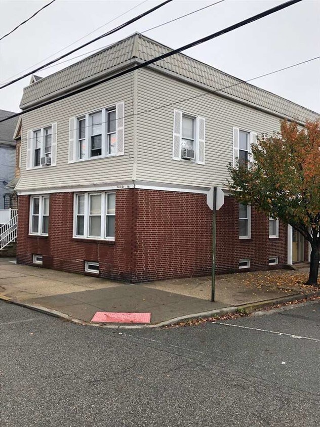 96 W 3rd St Unit 1, Bayonne, NJ 07002 Condo for Rent in Bayonne, NJ