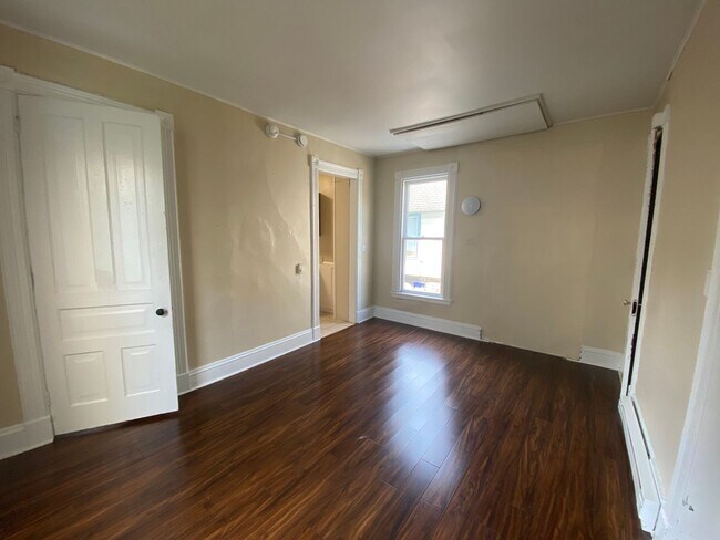 Building Photo - 525 Minor