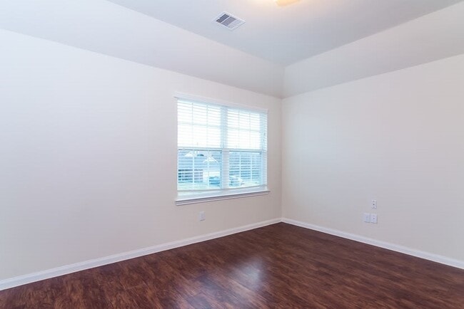 Building Photo - 6111 El Oro Dr