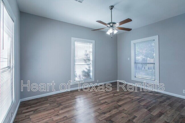 Building Photo - 609 Herring Ave