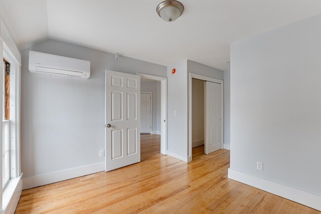 Building Photo - 109 Pleasant St