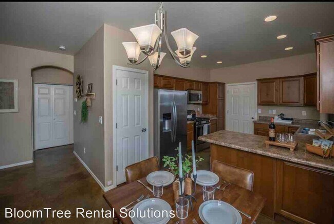 Building Photo - 2 br, 1 bath House - 5465 E Onyx Drive