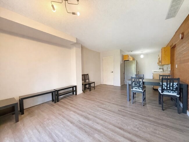 Building Photo - 2217 Hillside Ave