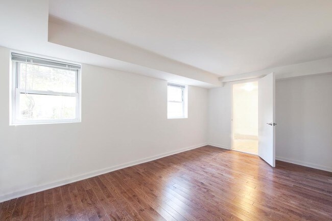Building Photo - 595 Leonard St