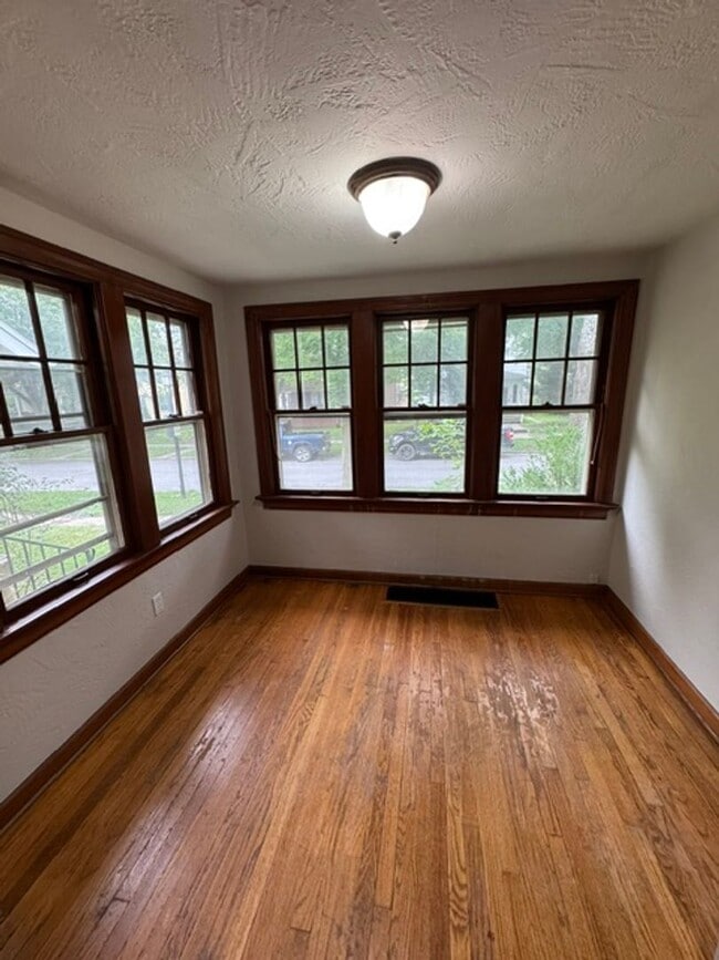 Foto del edificio - 3008 Hoagland Ave