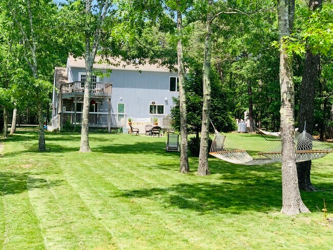 Foto del edificio - 47 Bellows Pond Rd