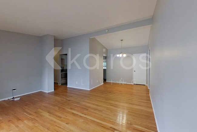 Building Photo - 425 St Edward Ln