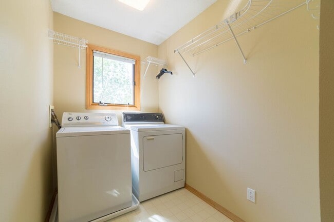 Building Photo - Beautiful 4 bd home in Johnston