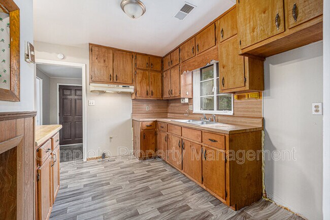 Building Photo - 532 Elam St