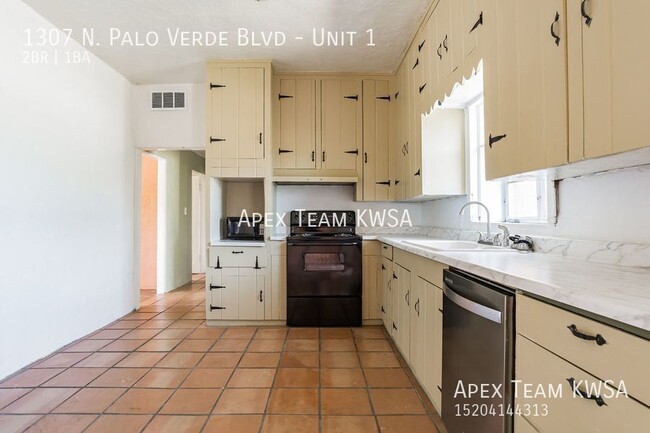 Building Photo - $1195- Lovely 2 Bed / 1 Bath Unit Availabl...