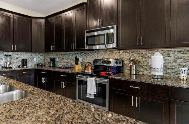 Building Photo - 4700 Sleepy Hollow Dr