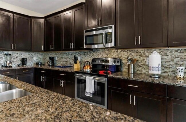 Foto del edificio - 4700 Sleepy Hollow Dr