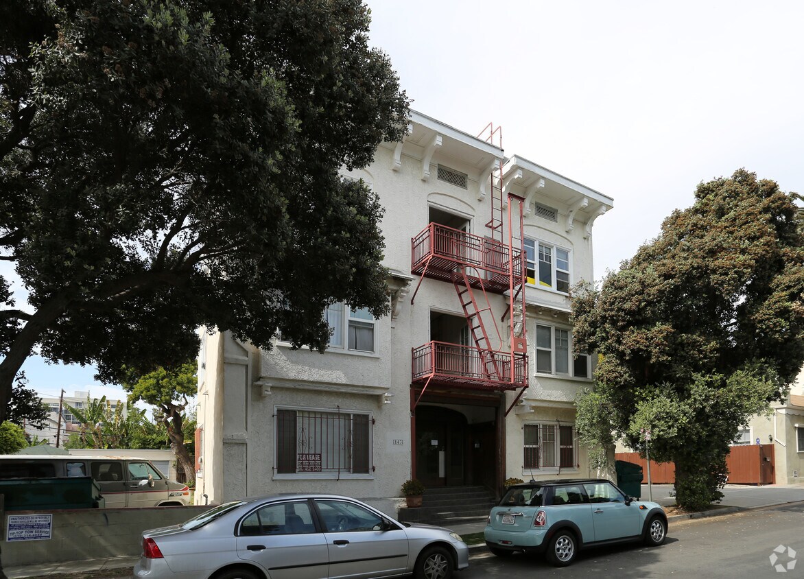 Primary Photo - 143 Hollister Ave