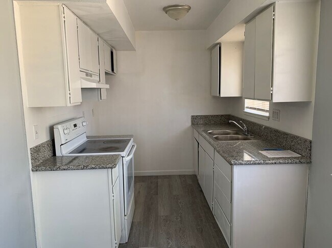 Foto del edificio - 3500 Rainbow Ln