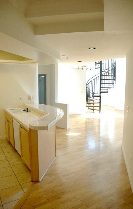 Sala de estar - 540  544 North Rossmore Avenue