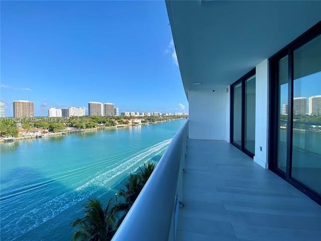 Foto del edificio - 10201 E Bay Harbor Dr
