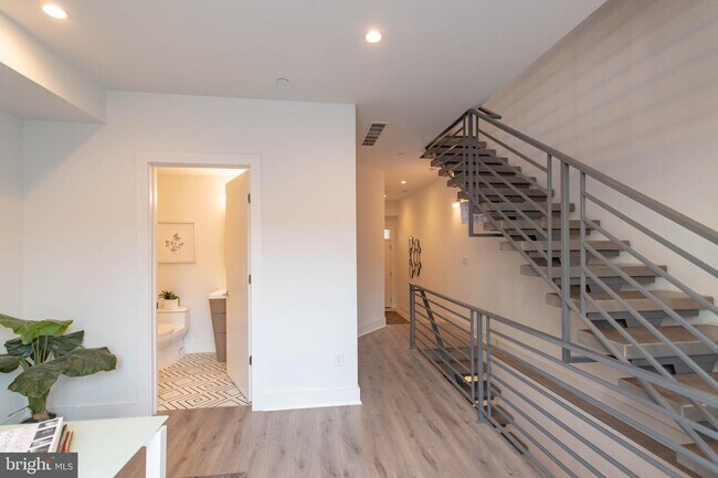 Building Photo - 105 Olive St