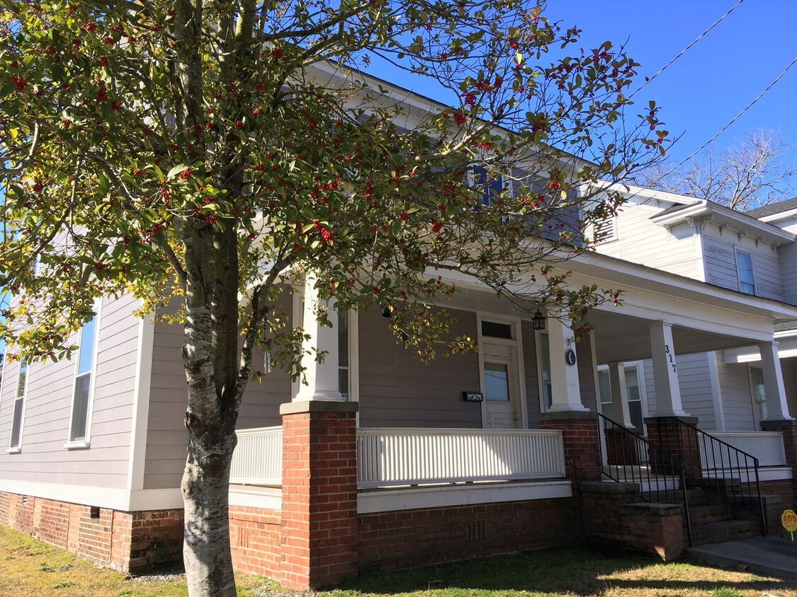 Primary Photo - Charming 2 bedroom Apt Downtown