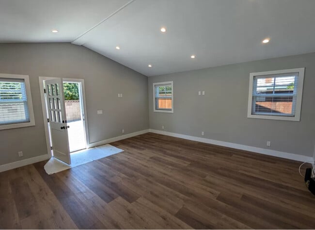 Foto del edificio - 23730 Hartland St