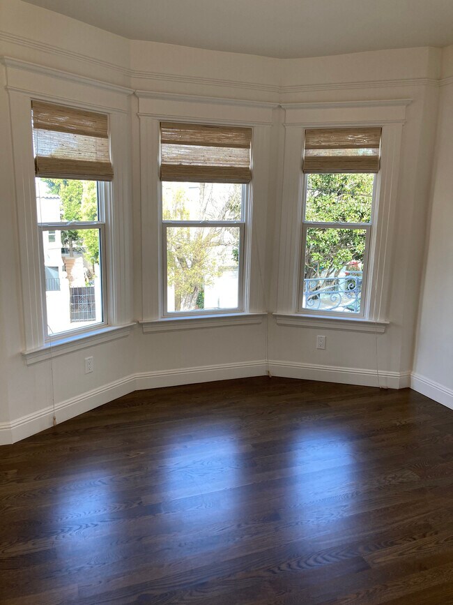 Living room - 2791 Greenwich St