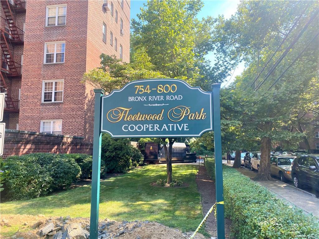 Primary Photo - 796 Bronx River Rd