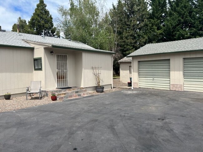 Building Photo - 2 Bed House -  Charm, Privacy, Storage and Convenience