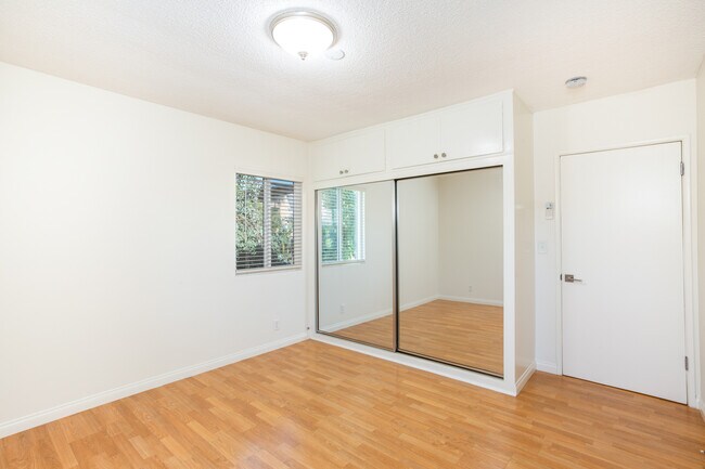Building Photo - 4569 Finley Ave
