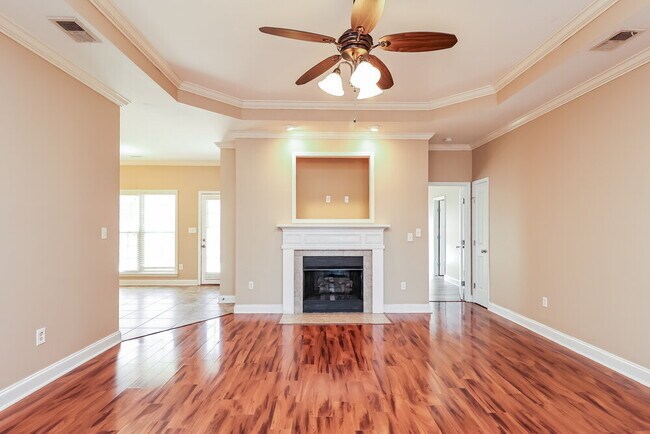 Building Photo - 2045 Highview Way