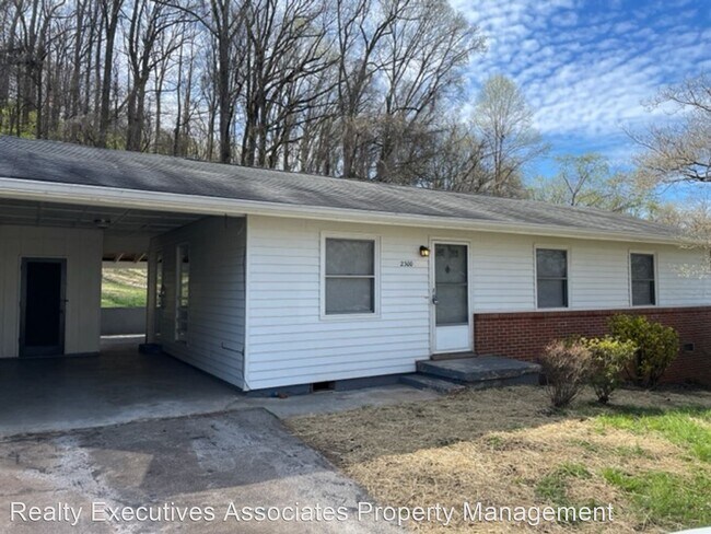 Building Photo - 3 br, 1.5 bath House - 2300 Sylvania Avenu...
