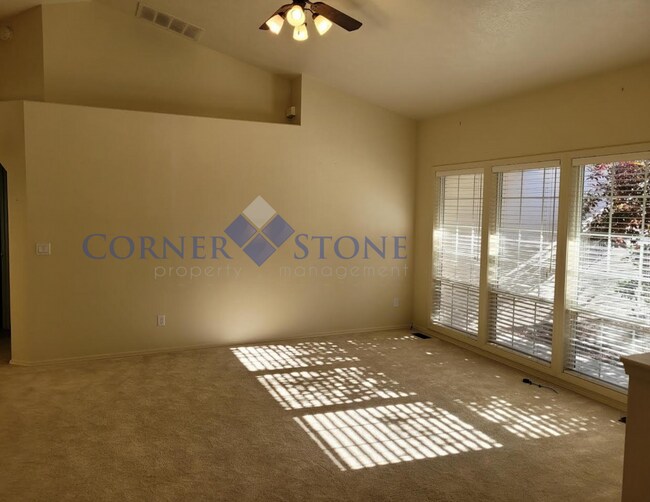 Foto del edificio - Beautiful Home with Bonus Room!