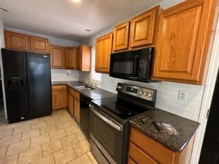 Kitchen - 1605 W Shore Dr