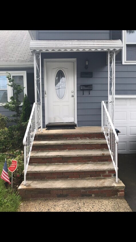 Primary Photo - 211 Park Ave