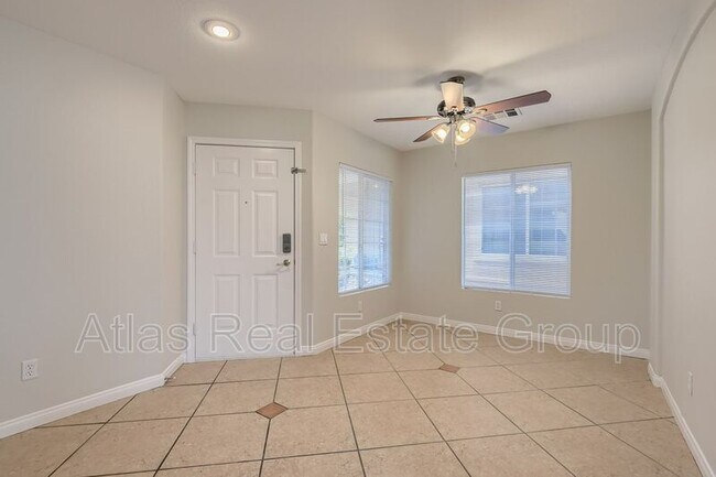 Foto del edificio - 11024 Meadow Leaf Ave