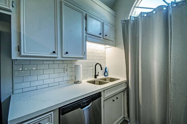 Building Photo - 528 Boardwalk Blvd