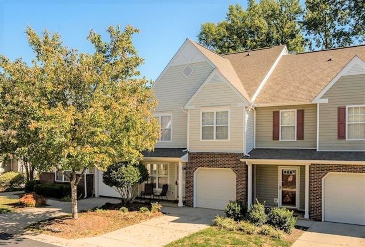 Townhome in Ballyntyne - Townhome in Ballyntyne